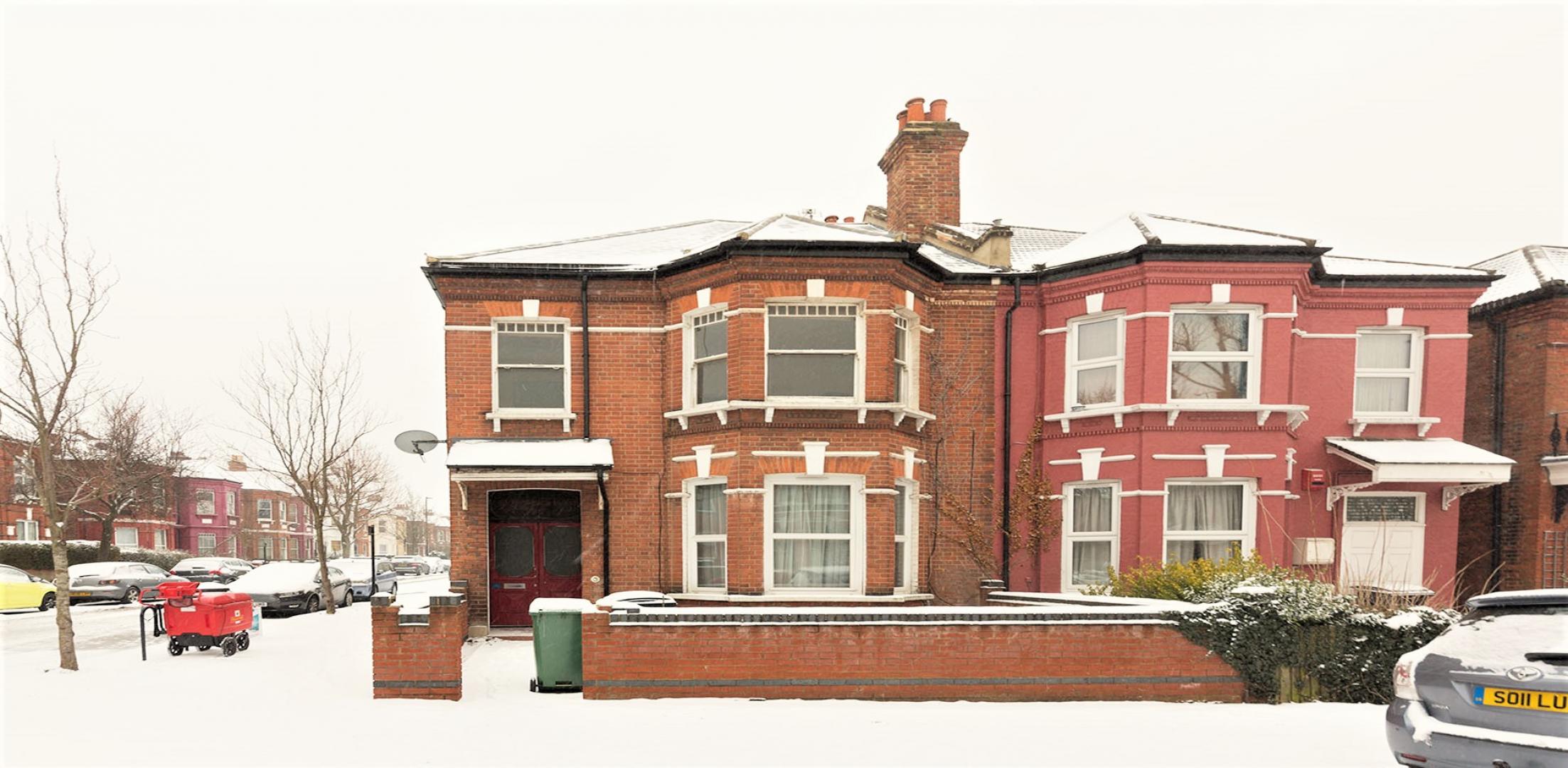 			3 Bedroom, 2 bath, 1 reception Flat			 Richborough Road, Kilburn